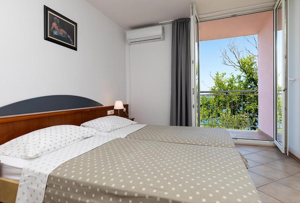 Tourist Settlement Brzet Hotell Omiš Exteriör bild