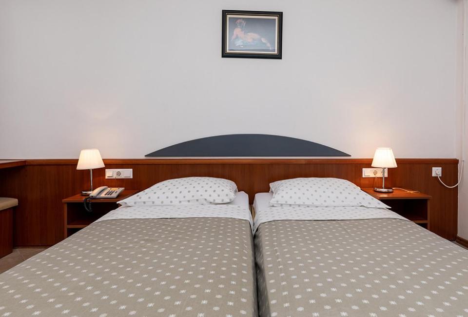 Tourist Settlement Brzet Hotell Omiš Exteriör bild