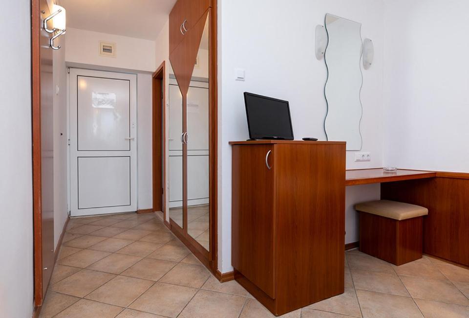 Tourist Settlement Brzet Hotell Omiš Exteriör bild