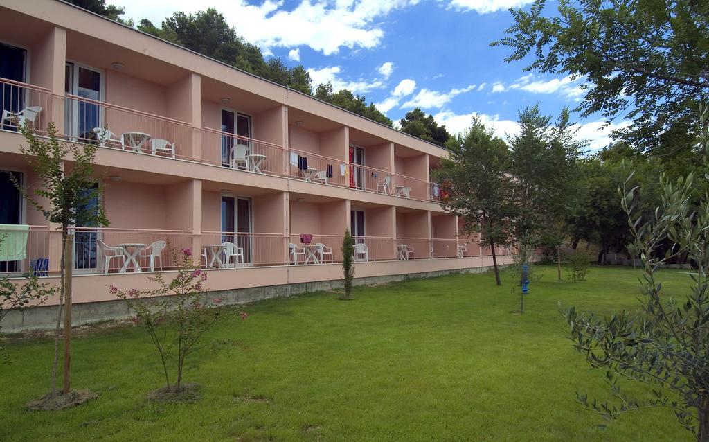 Tourist Settlement Brzet Hotell Omiš Exteriör bild