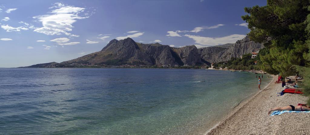 Tourist Settlement Brzet Hotell Omiš Exteriör bild