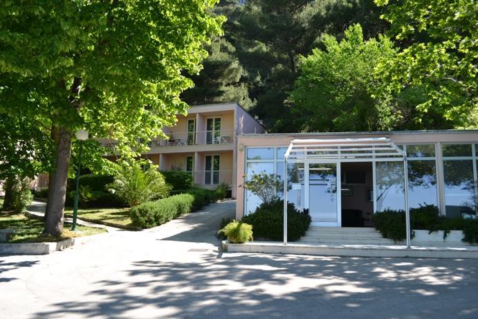 Tourist Settlement Brzet Hotell Omiš Exteriör bild