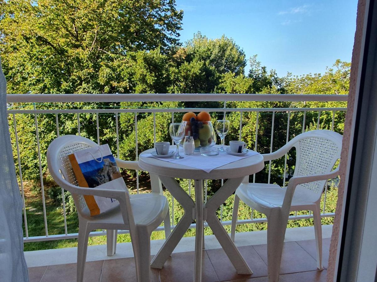 Tourist Settlement Brzet Hotell Omiš Exteriör bild