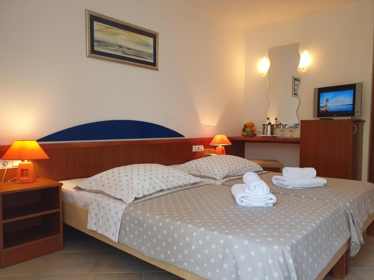 Tourist Settlement Brzet Hotell Omiš Exteriör bild