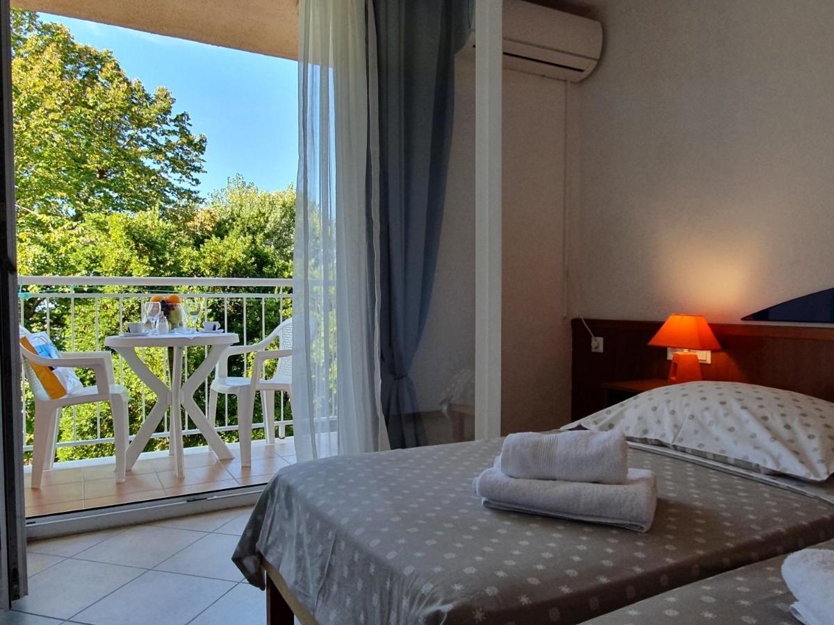 Tourist Settlement Brzet Hotell Omiš Exteriör bild