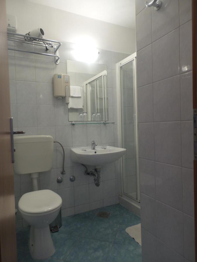 Tourist Settlement Brzet Hotell Omiš Exteriör bild