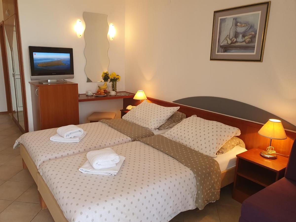 Tourist Settlement Brzet Hotell Omiš Exteriör bild