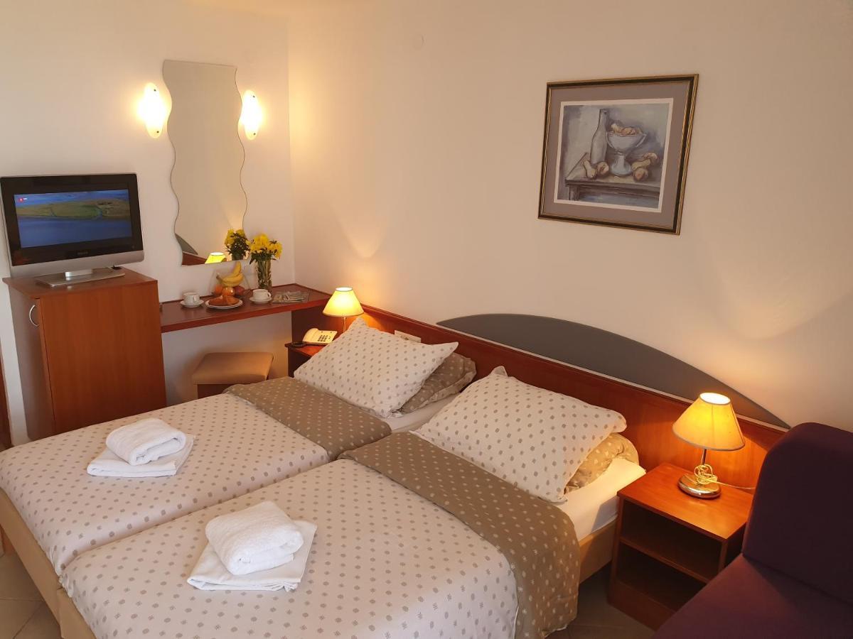 Tourist Settlement Brzet Hotell Omiš Exteriör bild